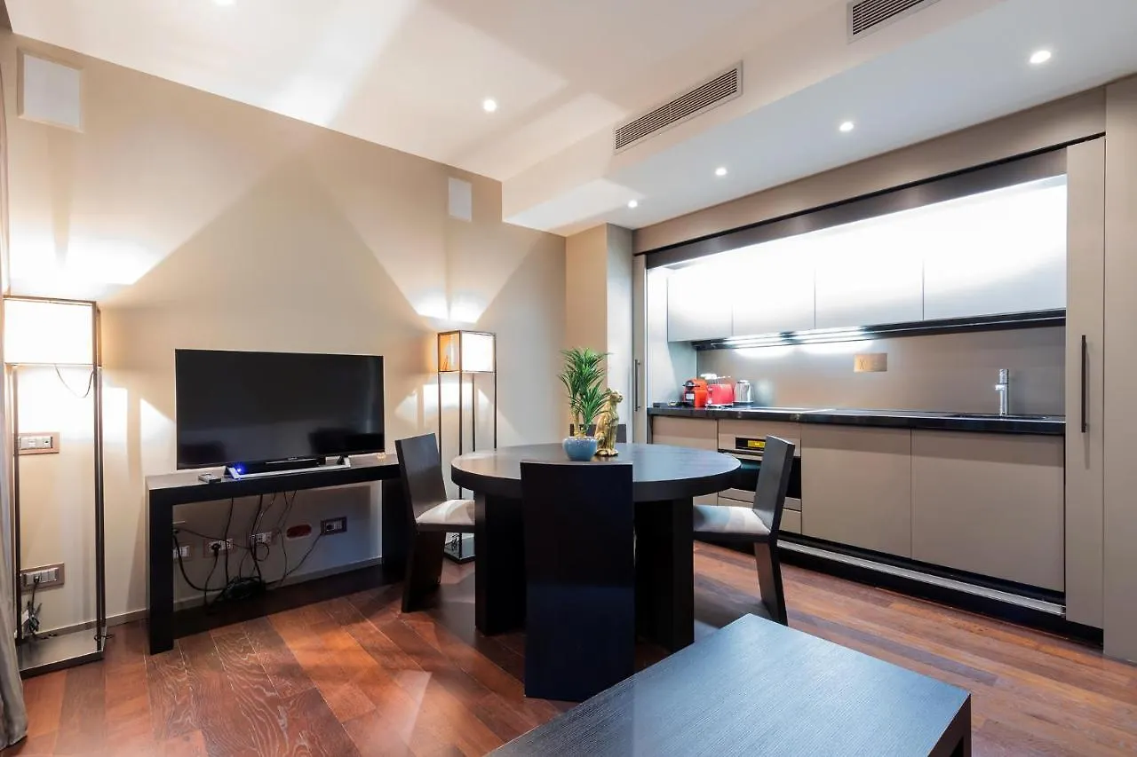 Milan Retreats Duomo Suites شقة