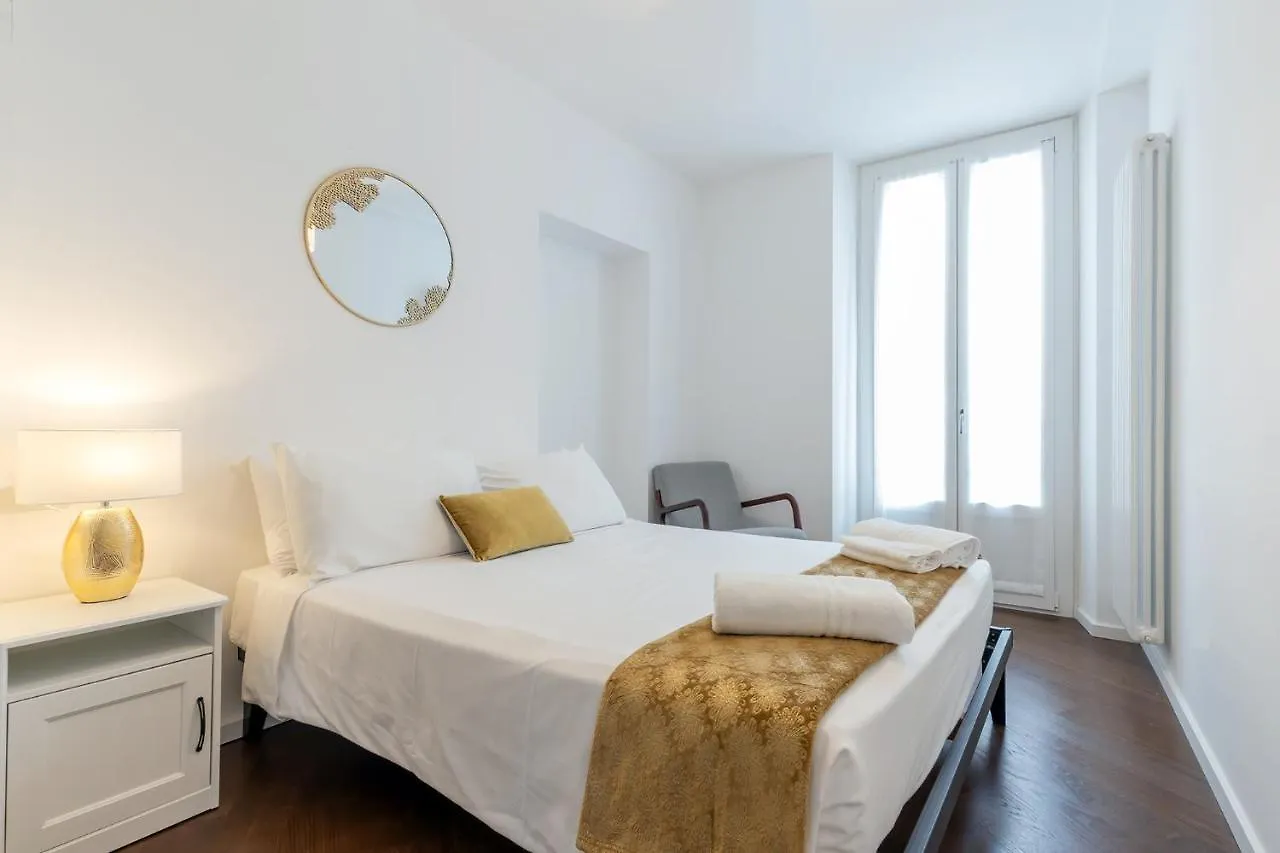 Milan Retreats Duomo Suites شقة